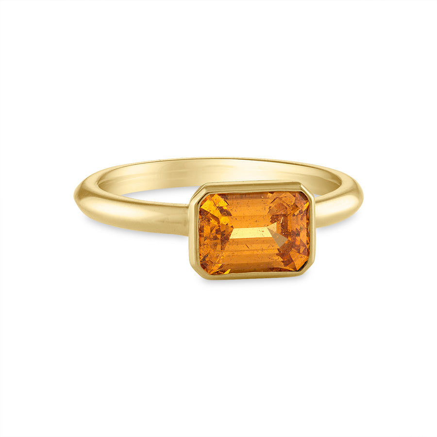 Mandarin garnet ring in 18K yellow gold.